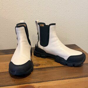 AQUATALIA Leather Water Resistant Chelsea Lug Boots 8.5 Cream & Black streetwear